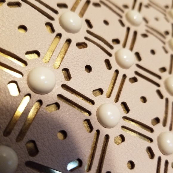 Expressions NYC purse - Picture 3 of 8